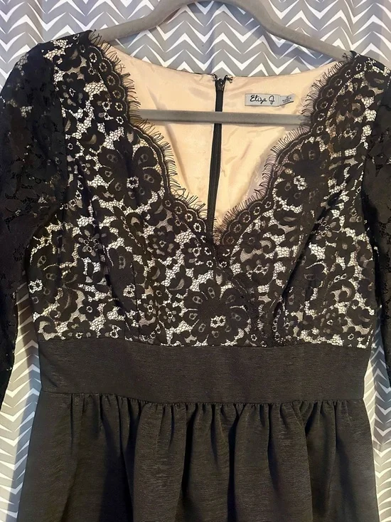 NWOT Eliza J | Black Missy Lace Dress, size 8 - Picture 5 of 9